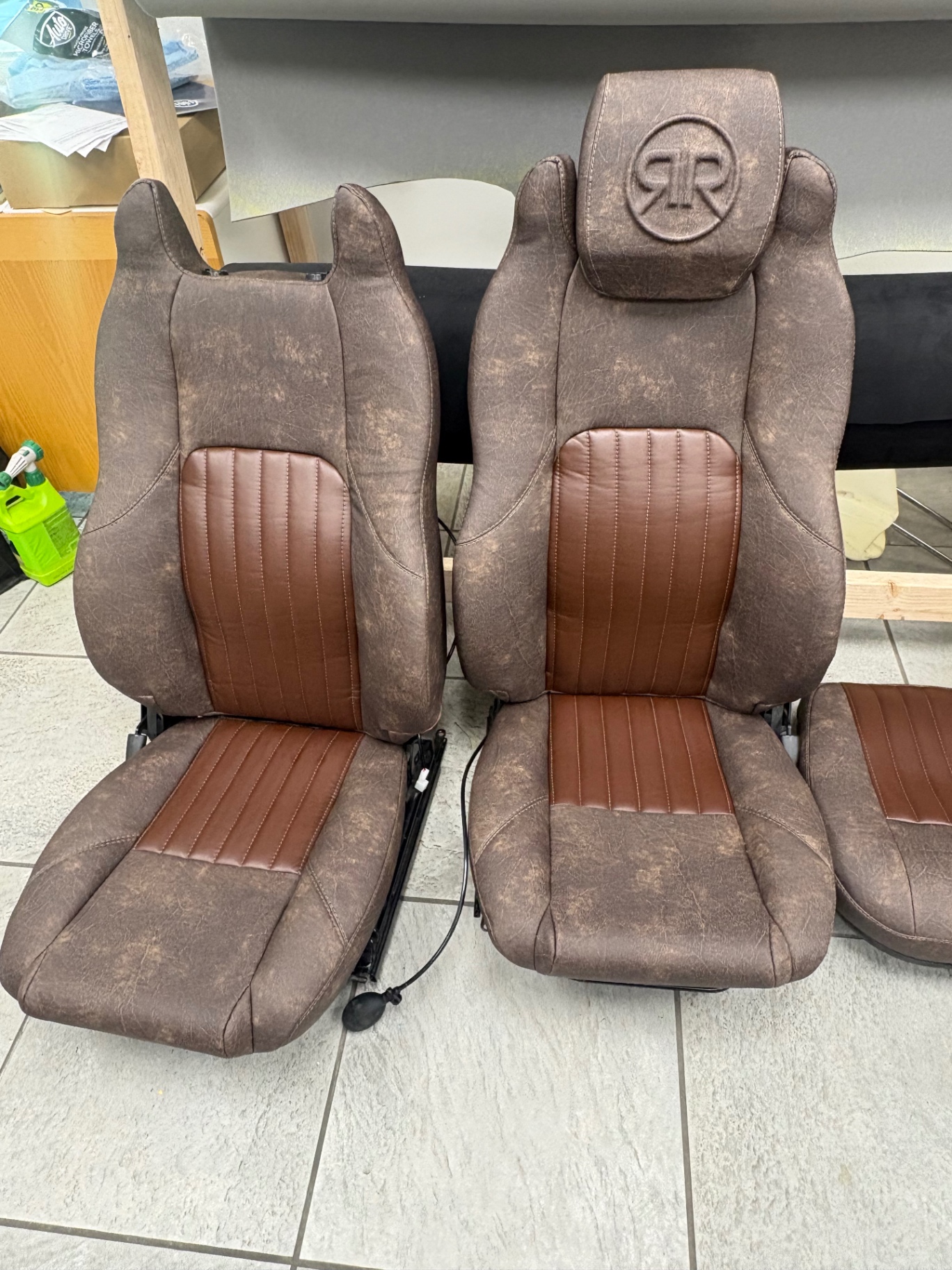 Two-tone distressed brown leather Range Rover seats with embossed logo